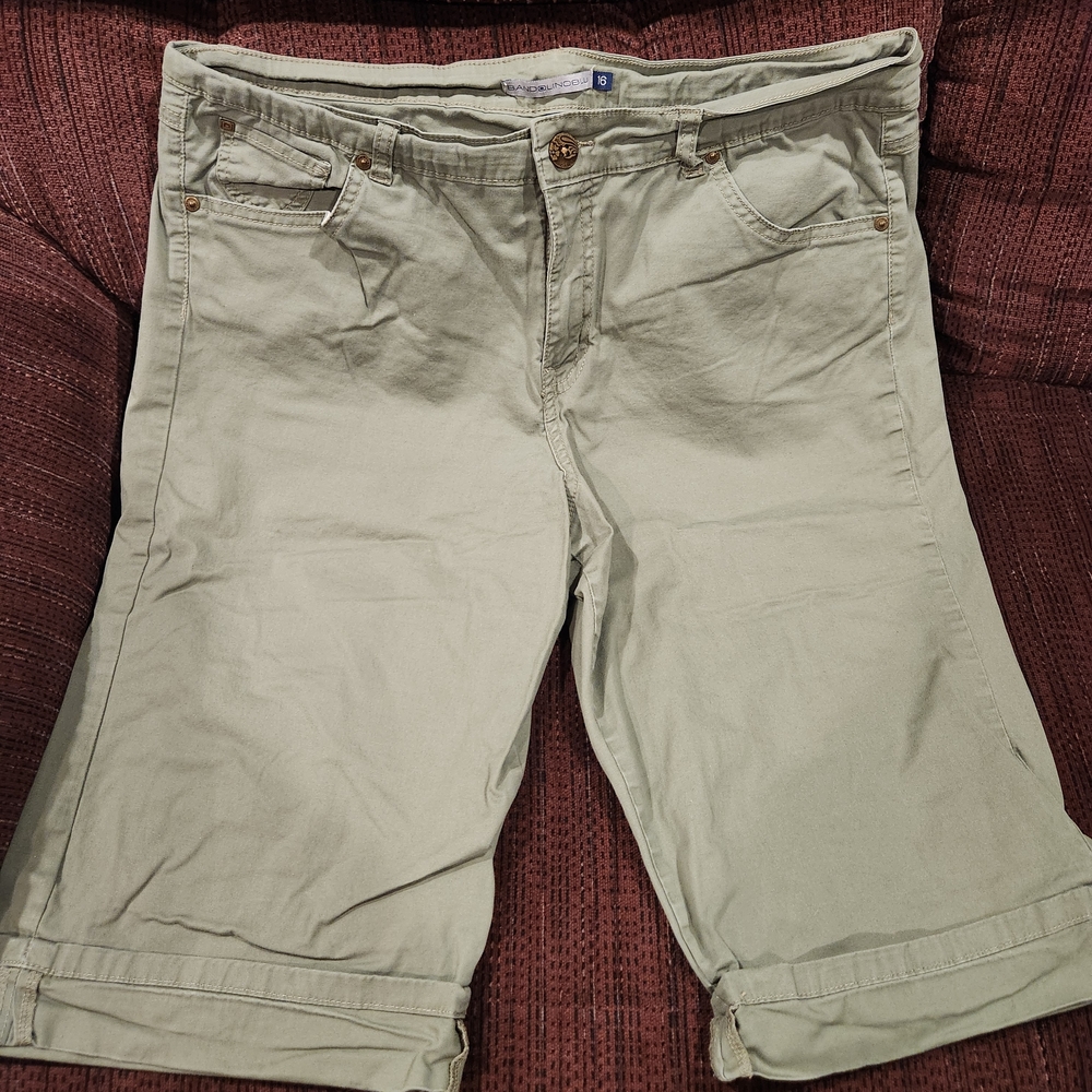 Bandolino Olive Green Capris